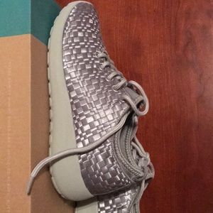 Silver movmt women’s shoes